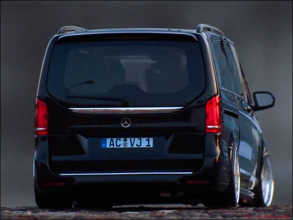 1:18 Mercedes-Benz V-Class AMG Black Line + 3tlg. MB Alufelgen